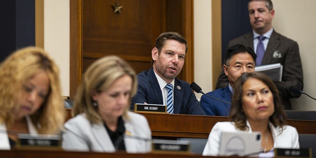 Swalwell questions FBI Director Wray during House Judiciary hearing