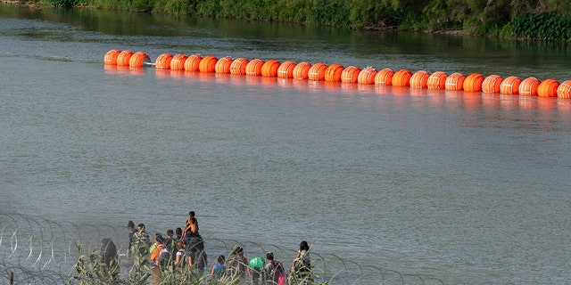 Migrants, floating barrier