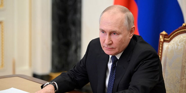 Putin asiste a una reunión sobre el ataque al puente de Crimea