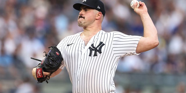 Carlos Rodon pitches against the Cubs