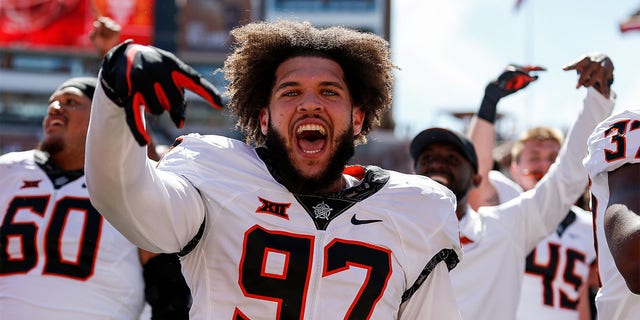 Ian Marshall flashes the "Horns Down" gesture