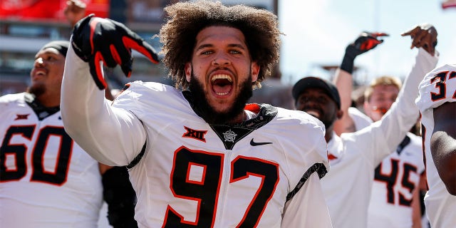 Ian Marshall flashes the "Horns Down" gesture