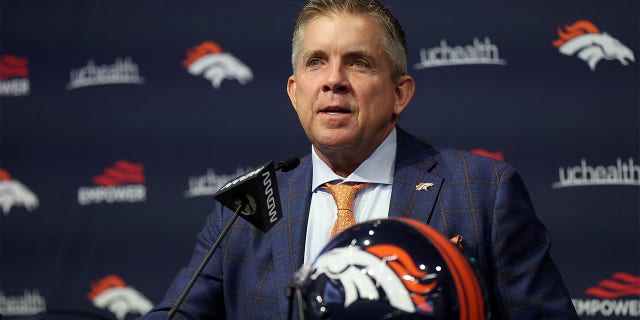 Sean Payton diperkenalkan sebagai kepala Broncos