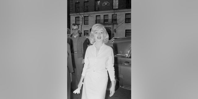 Marilyn Monroe wearing all white