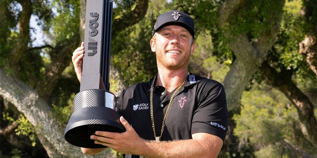 Talor Gooch poses with trophy