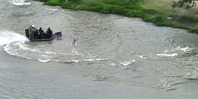 police boat closing in on suspect in Rio Grande