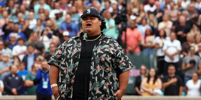 Iam Tongi sings the national anthem