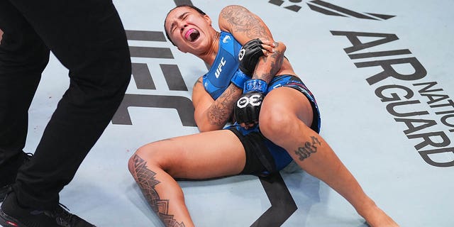 Istela Nunes in pain