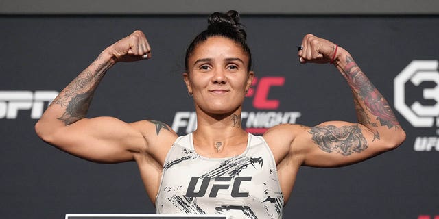 Istela Nunes at the weigh-in