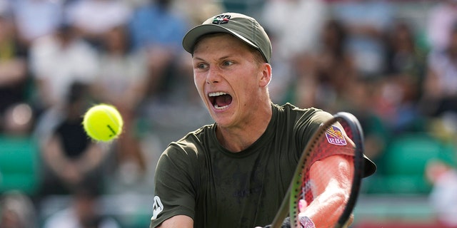 enson Brooksby during a tennis match