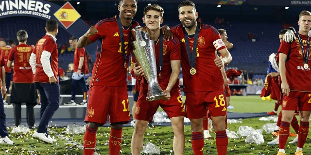 Jordi Alba with Nations League trophy
