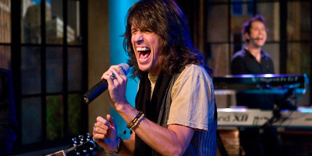 Kelly Hansen on stage in 2008