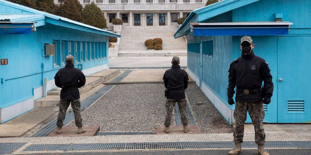 South Korean soldiers at border