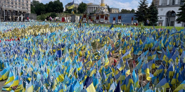 Diario del reportero: 500 días y contando mientras continúa la guerra en Ucrania 4 Banderas de Kyiv