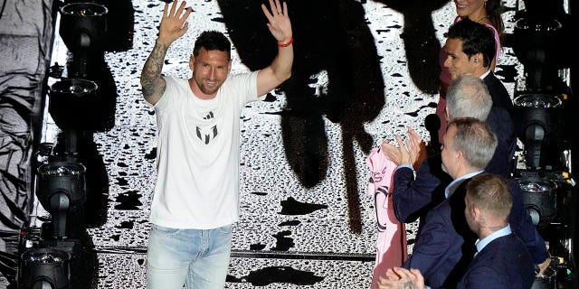 Lionel Messi waves to the crowd