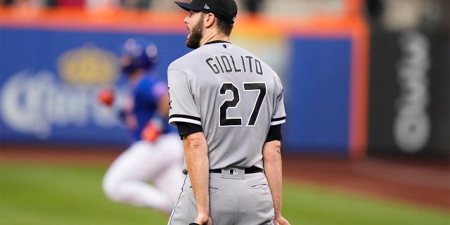 Lucas Giolito reacts