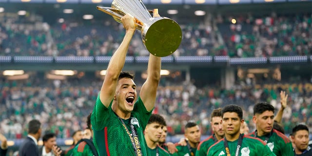 Cesar Montes lifts trophy