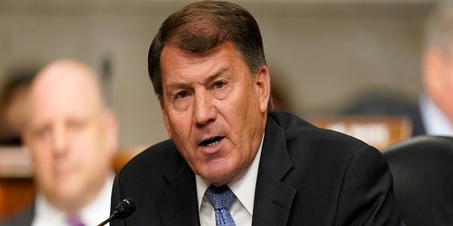 Mike Rounds senate Armed Serviced Committee hearing 18-year-old military recruit