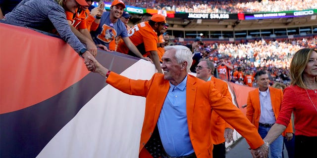 Mike Shanahan high-fives fans