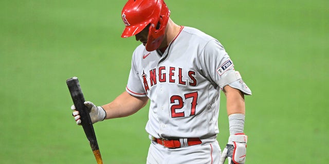 Mike Trout leaves the game