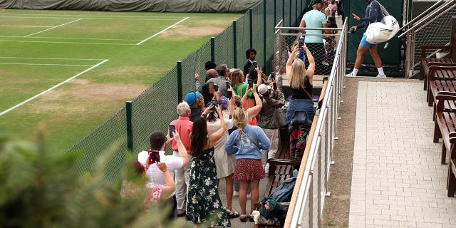 Fans attend Djokovic's training session