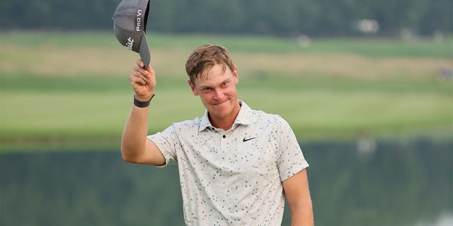 Vincent Norrman tips his cap to the crowd