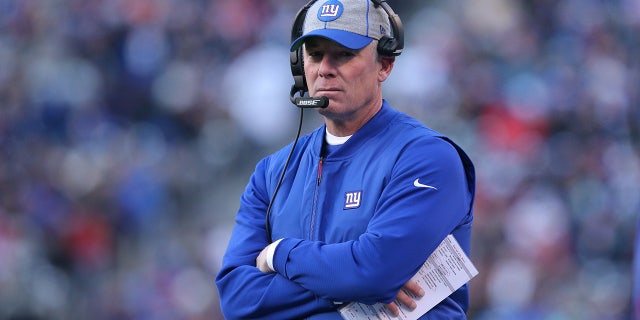 Pat Shurmur coaches the New York Giants