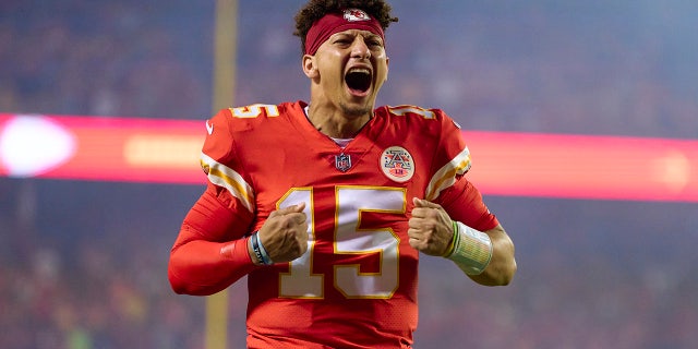 Patrick Mahomes celebrates vs Raiders