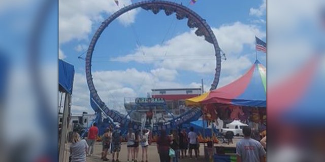 Wisconsin Rollercoaster Riders Stuck Upside Down For Hours After Ride ...