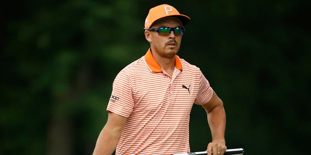 Rickie Fowler reacts to putt