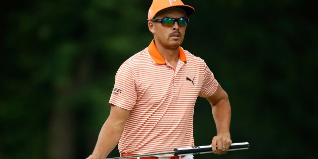 Rickie Fowler reacts to putting