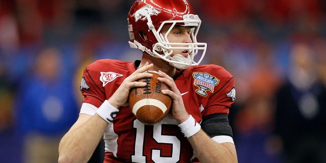 Ryan Mallett looks down field