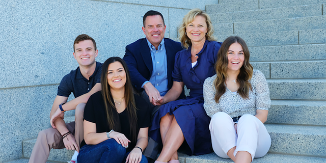El presidente de la Cámara de Representantes de Utah, Brad Wilson, y su familia