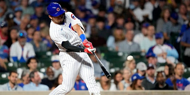 Seiya Suzuki hits home run