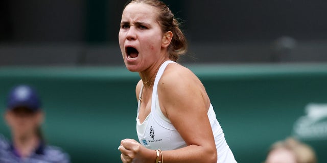 Sofia Kenin reacts