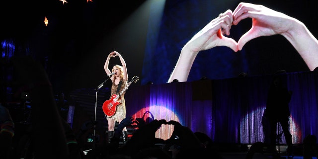 Taylor Swift at the Speak Now tour