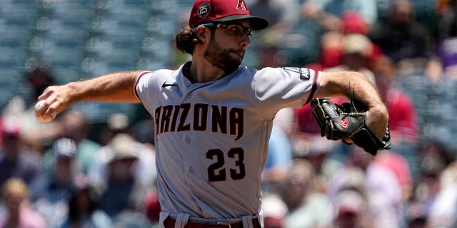 Zac Gallen throws pitch