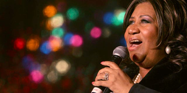 Aretha Franklin singing