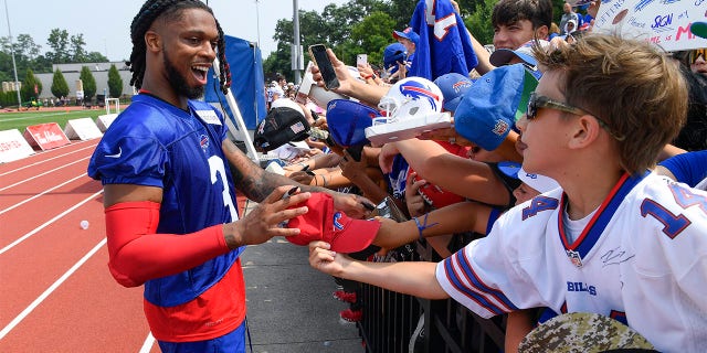 Damar Hamlin signs autographs