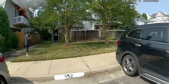 Bodycamera footage shows the police officer approaching a burning building