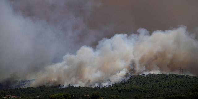 حرائق الغابات اليونانية