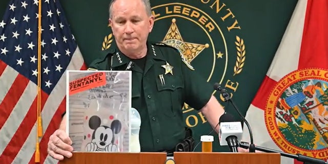 Sheriff Bill Leeper with evidence photo at press conference