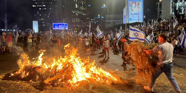 Bonfires during Tel Aviv protest