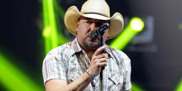 jason aldean singing into a microphone