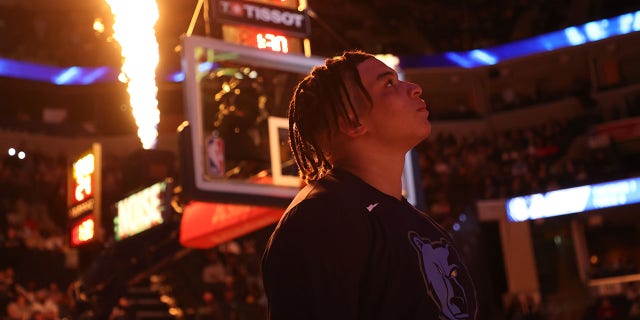 Kenneth Lofton Jr. before game.