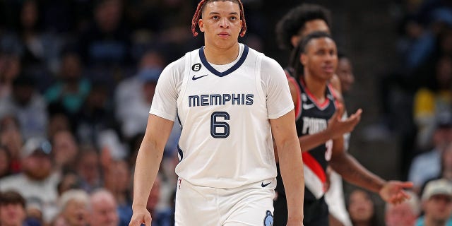 Kenneth Lofton Jr. during game
