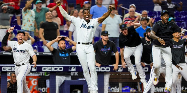 I Marlin festeggiano la vittoria