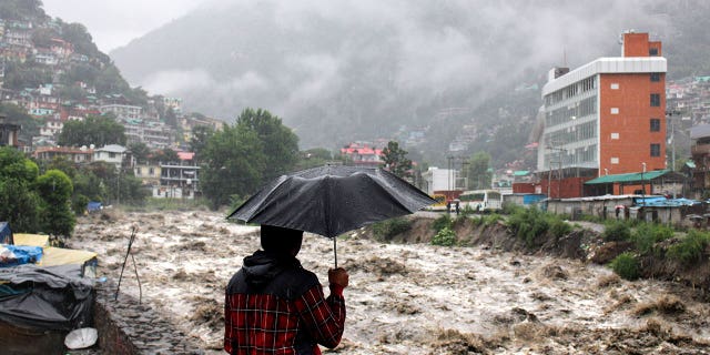 Las escuelas de Nueva Delhi cierran después de que las fuertes lluvias monzónicas mataran a 15 personas 4 monsoon