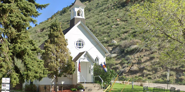 ChatGPT está oficiando una boda en Colorado para un soldado del ejército y una novia antes del despliegue 4 Iglesia de Colorado