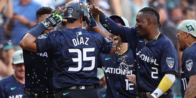 NL celebrates home run